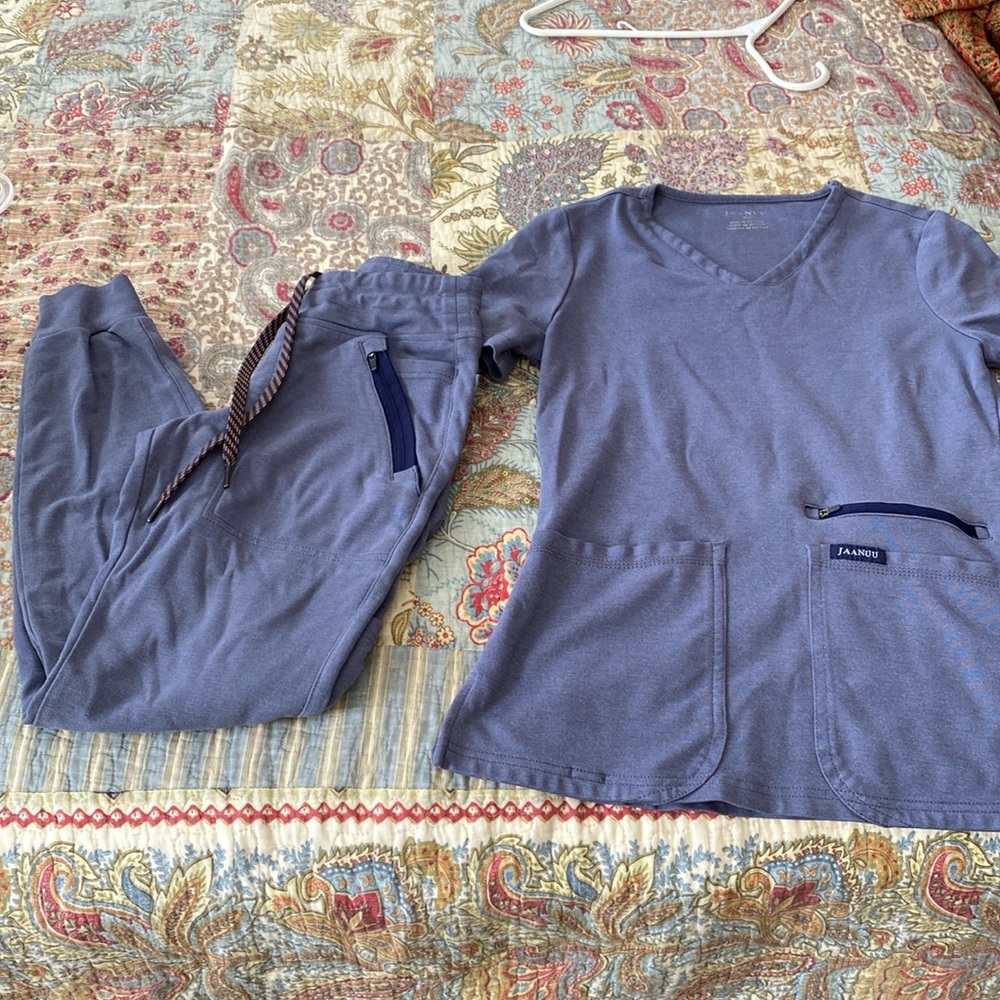 Scrub set